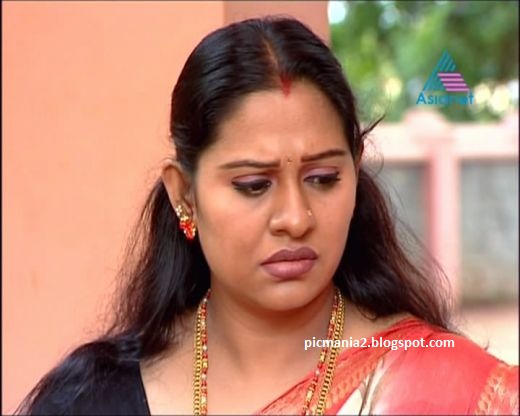 south indian mallu serial actor beena antony hot pic exposing sexy cleavage 