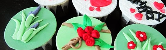 Header picture of flower cupcakes