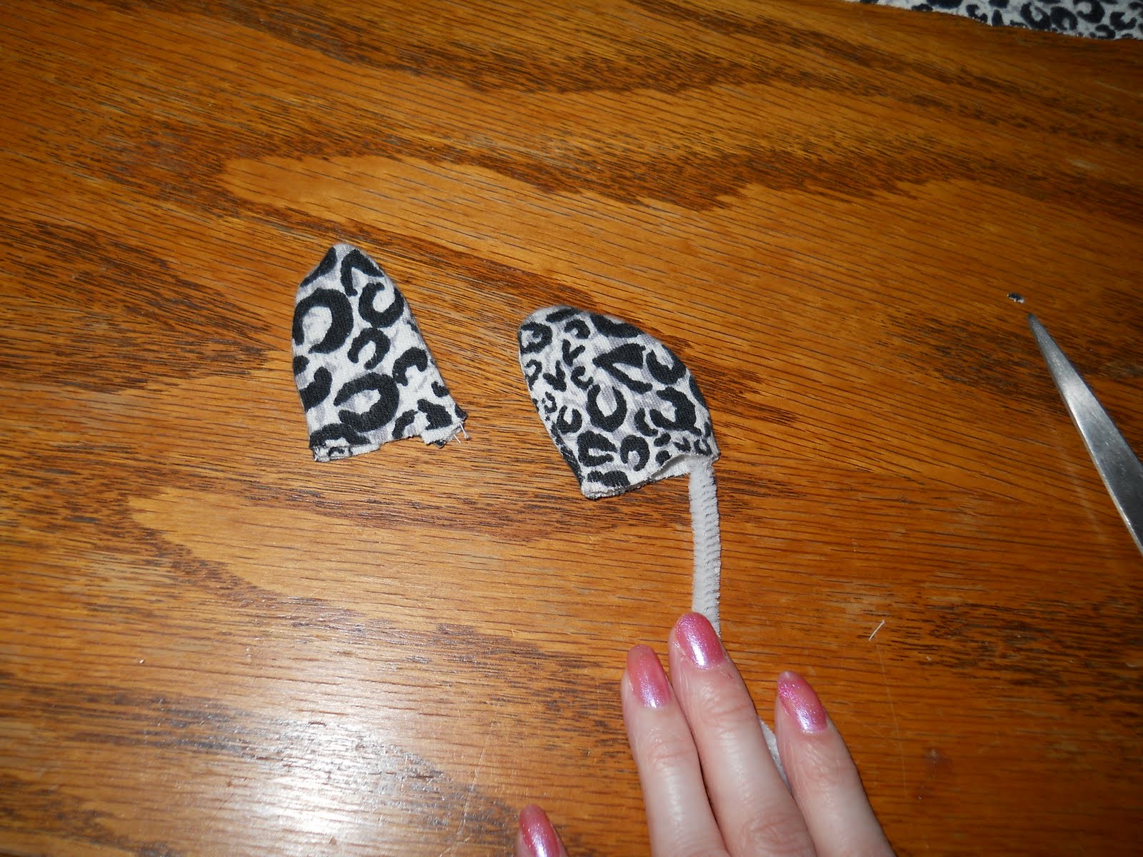 La Bouilloire Noire Cat Ears Headband Tutorial!