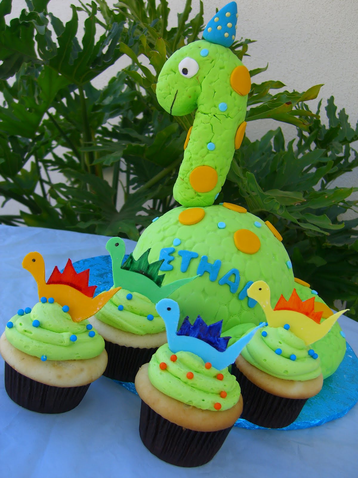 Dinosaur Cakes And Cupcakes