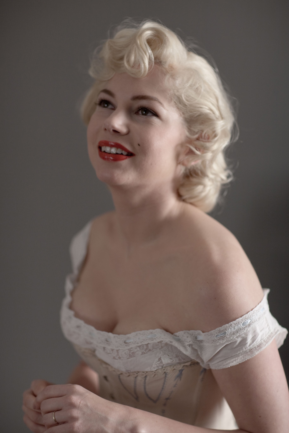 Train Bellies: Michelle Williams channels Marilyn Monroe