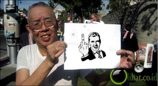 Mengumpat Dengan Bahasa Isyarat Mengumpat Dengan Bahasa Isyarat