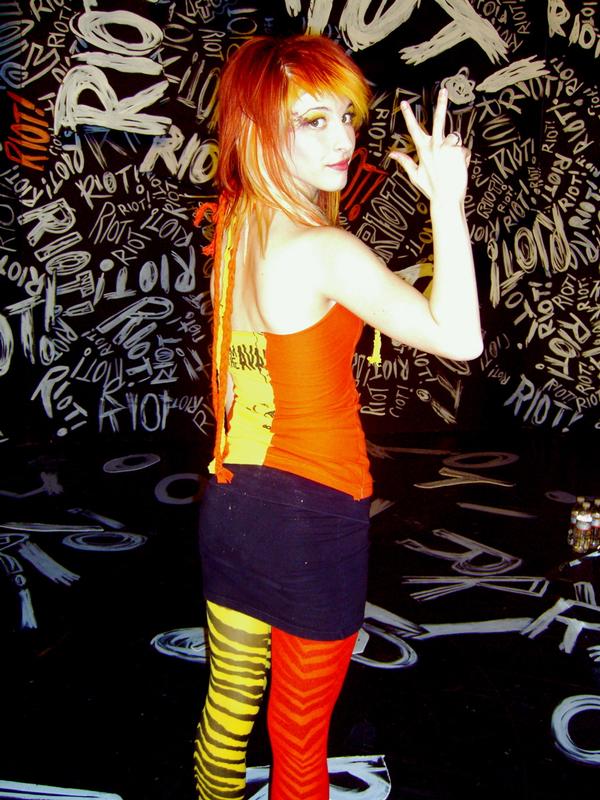 hayley williams hairstyle how to. hayley williams hair 2010.