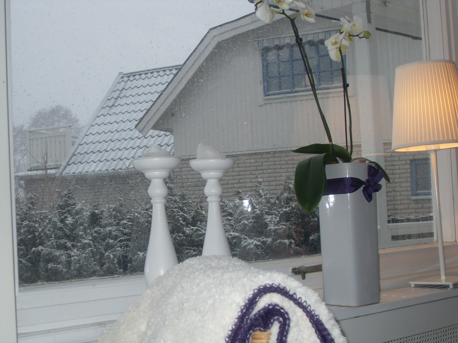 Renovering och inredning av ett vitt hus vid havet: februari 2011
