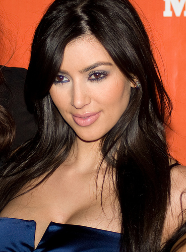 kim kardashian+%25282%2529 How Skinny Guys Can Date Beautiful Women Like Kim Kardashian