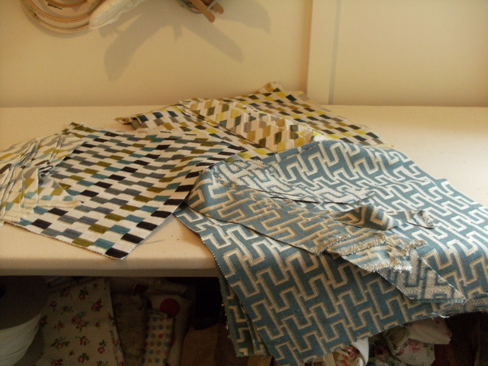 Sew Good by Deborah Good Sew a classic piped cushion cover a tutorial.