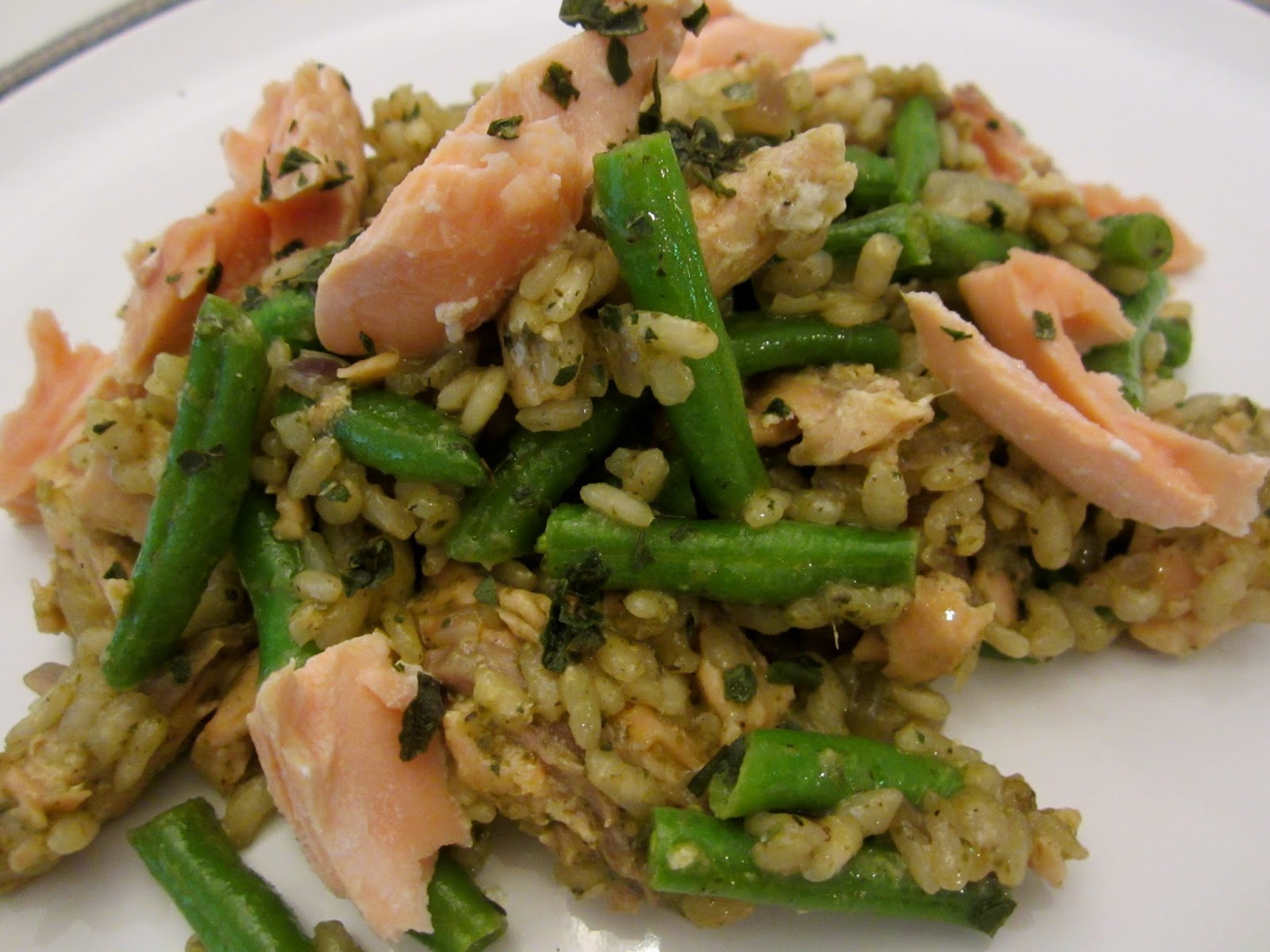 Het Kantoordieet Risotto met zalm, pesto en sperziebonen