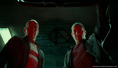 Bruce Willis and Jai Courtney in A Good Day to Die Hard movie image