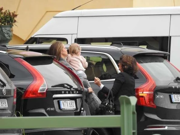  Princess Madeleine, Princess Estelle and Princess Leonore arrived this afternoon at Drottningholm Palace