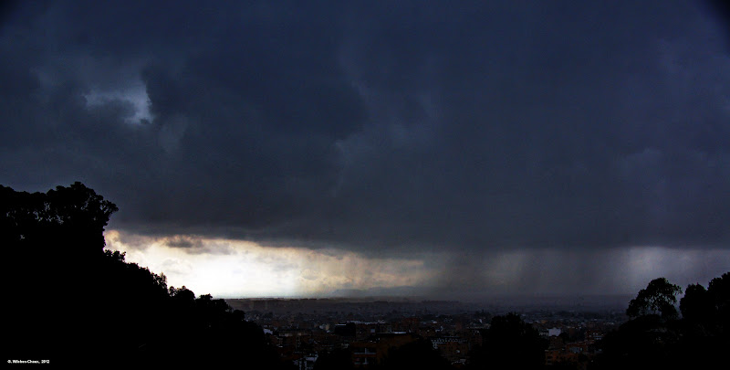 AGUACEROS Y GOTERAS EL AGUACERO DE HACE UN RATO SOBRE BOGOTÁ