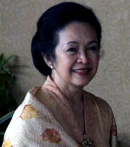 Biografi Ibu Bangsa Hasri Ainun Habibie | Aku Hidup Untuk Sang Maha Hidup