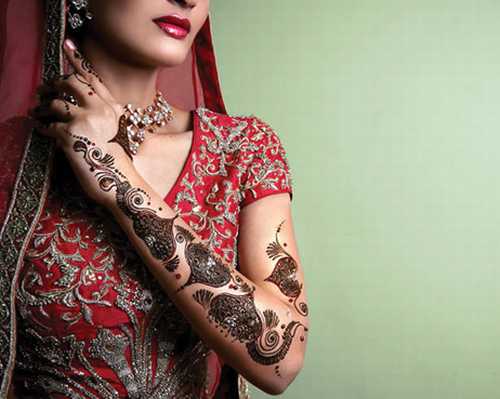 Mehndi is considered mandatory in a wedding Indian and Pakistani wedding is
