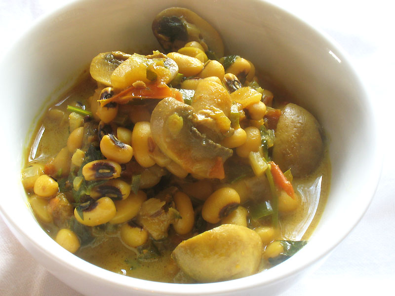 Curried BlackEyed Peas with Mushrooms and Coconut Milk Lisa's