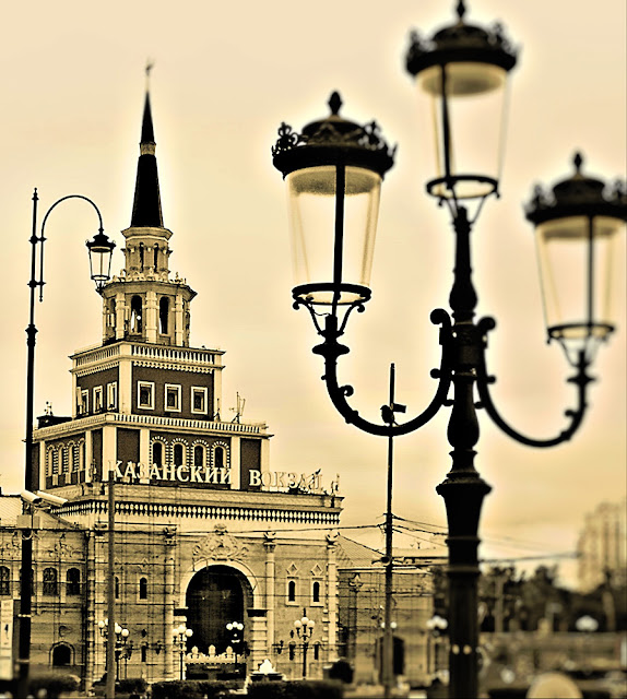 Казанский вокзал. Около-железнодорожное. Фотография железная дорога черно-белая сепия фонарь