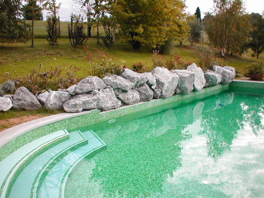 Quanto costa fare una piscina Piscine interrate vetroresina prezzi