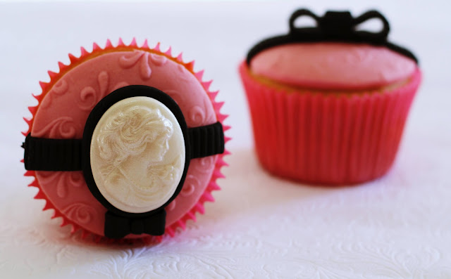Decoração de cupcake usando molde de silicone