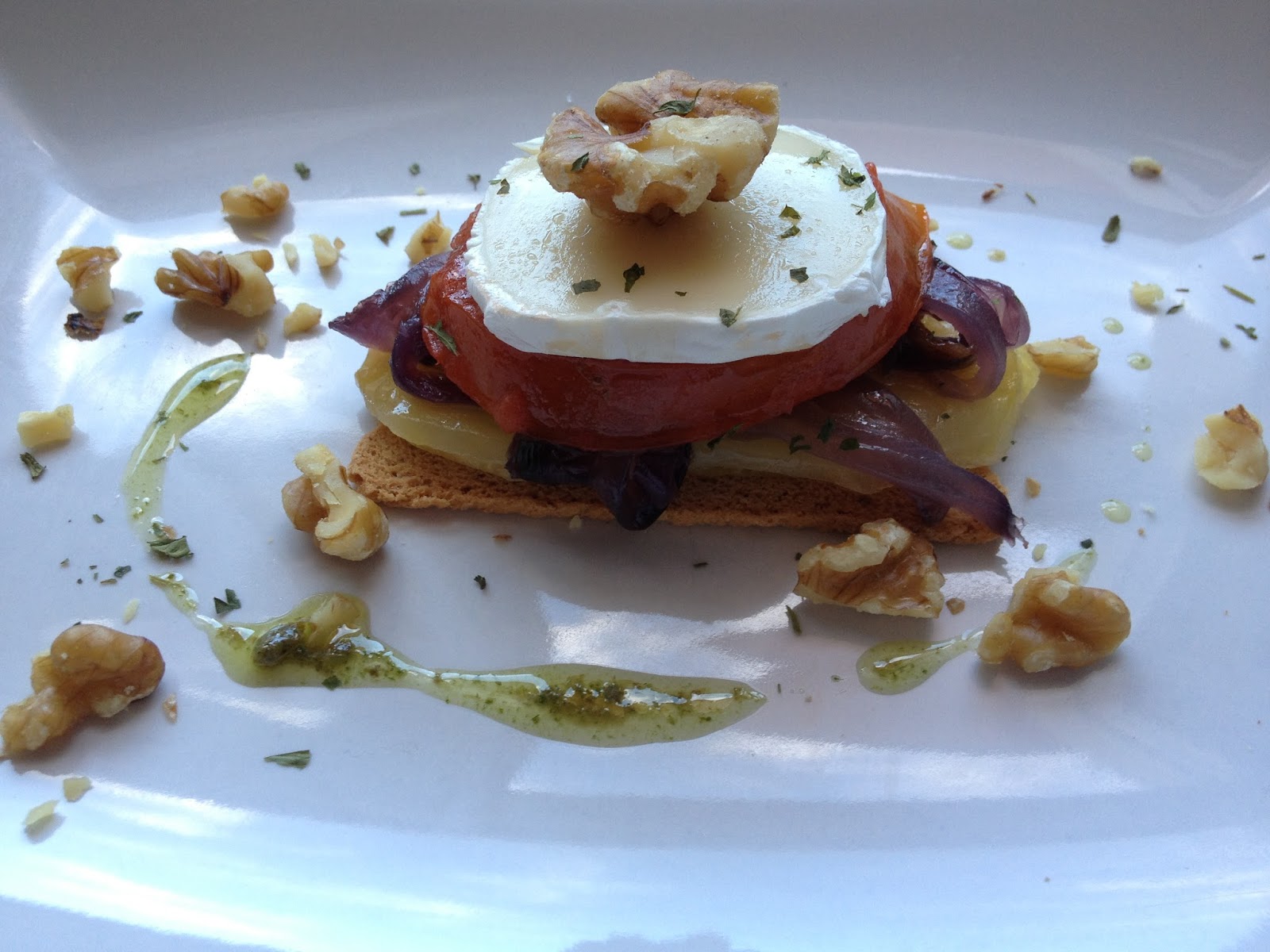 Pincho De Tomate Queso De Cabra Y Nueces
