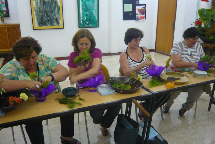 Alunos de Ikebana Kado Dai Shizen .