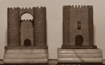 Primer juego de ajedrez, las puertas de las murallas de Ávila y Alcántara de Toledo, las dos torres