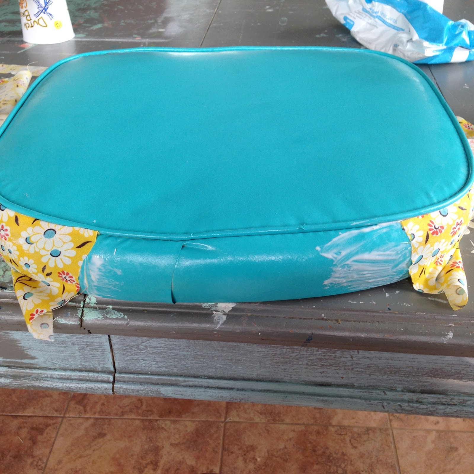 How to Make Over a Vintage Vinyl Set (using Spray Paint & Mod