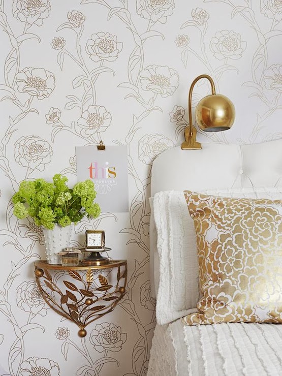 Beau Lifestyle Gold accents in the bedroom