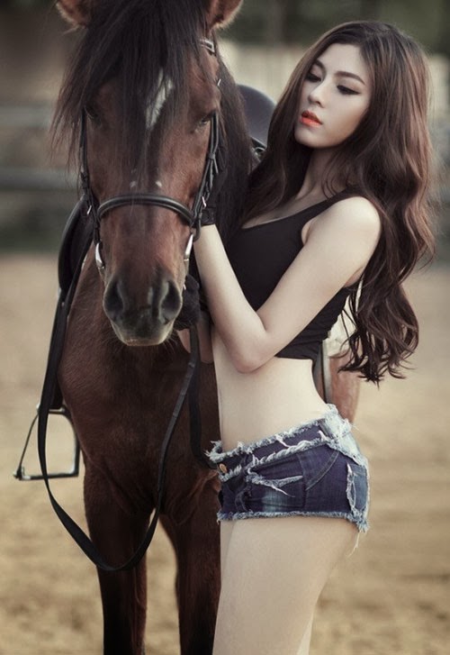 [Image: 1384226576-co-gai-chan-ngua-7.jpg]