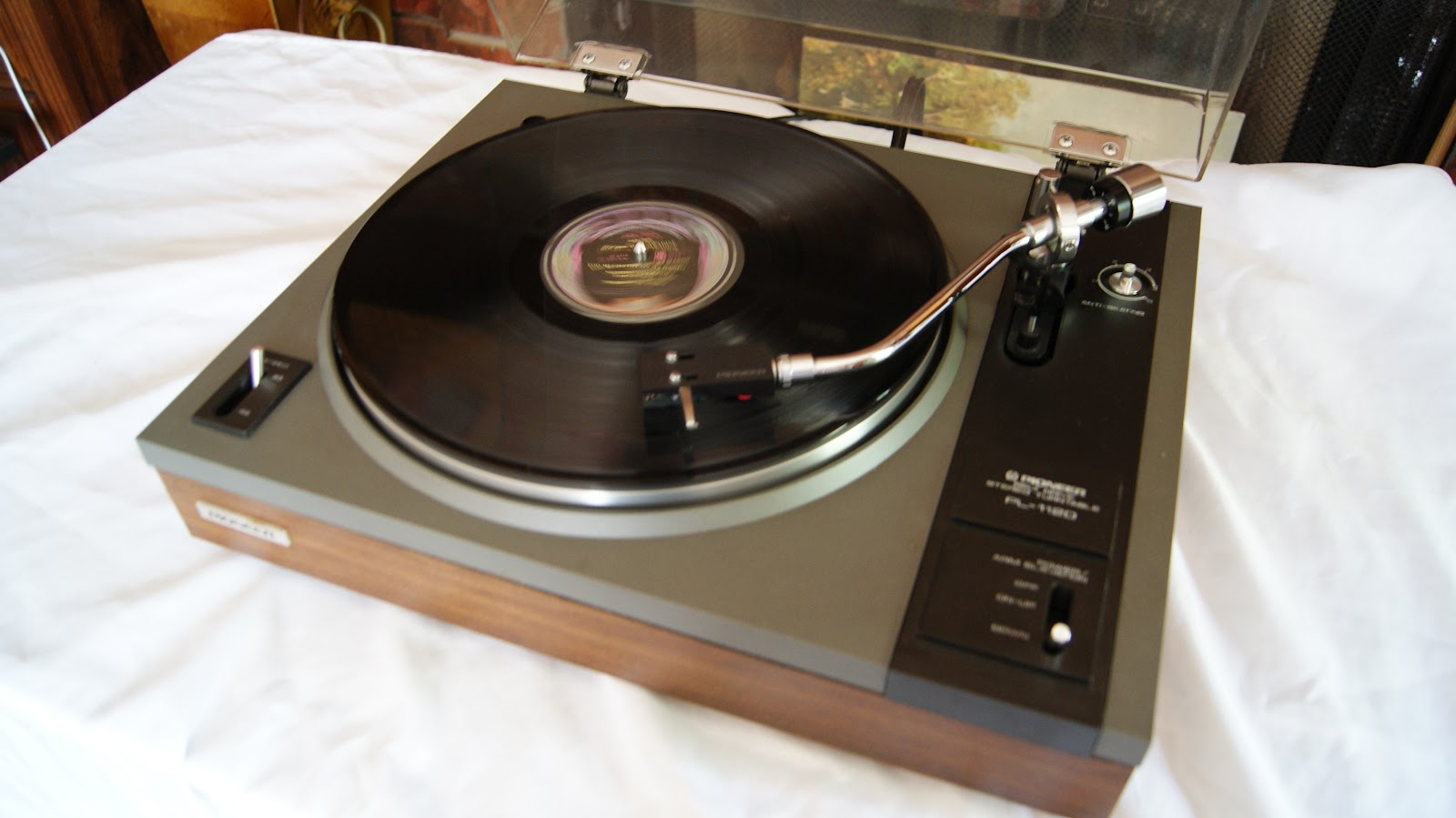 Audioless Winnipeg Group! Pioneer PL112D Turntable