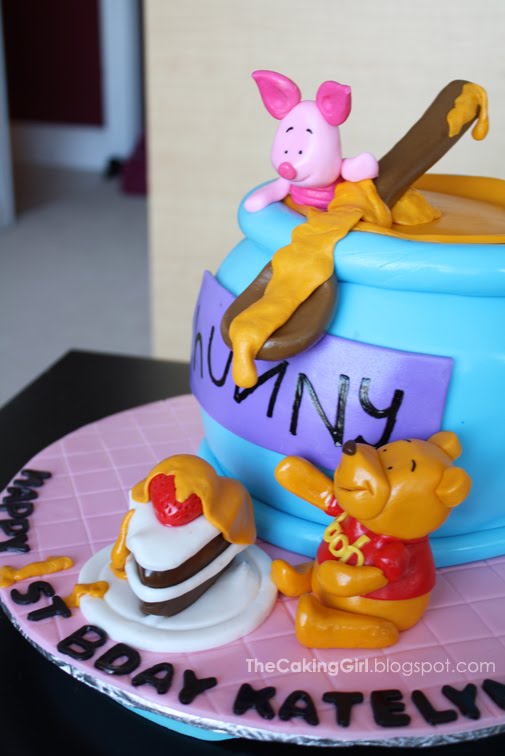 TheCakingGirl Fondant Decorating Winnie The Pooh Cake
