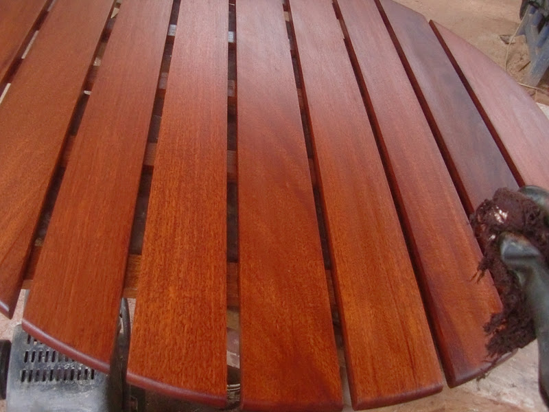 Decoraciones Manualidades En Madera: Barnizado Mesa Jardin