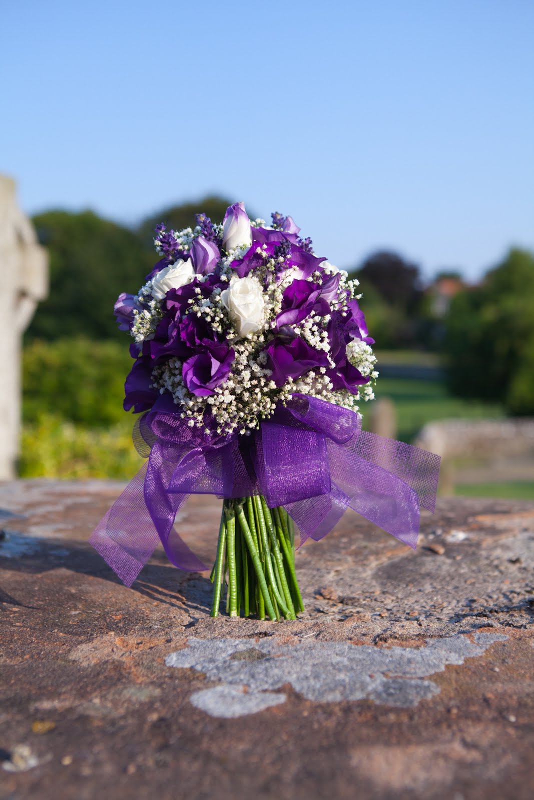 VEFlowers: Hand-tied Purple Lisianthus Bouquet