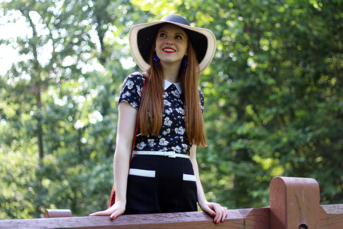 Romantic 50s outfit for a picnic in the park
