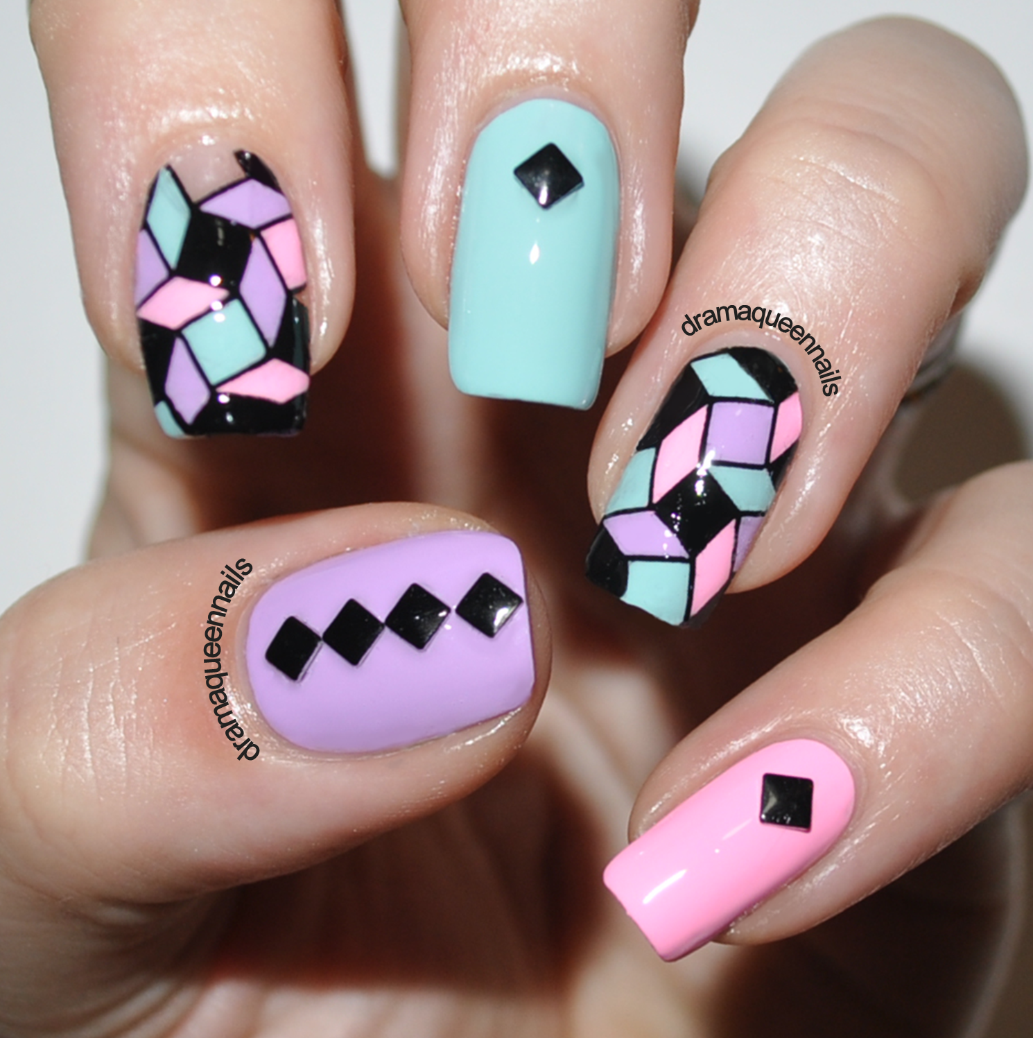 Drama Queen Nails 31dc2017 Day 30 Inspired By A Tutorial I Settled On This Geometric Print Because Its Something Could Never Do Freehand Read For A Step By Tutorial That Will Change Your Life If You