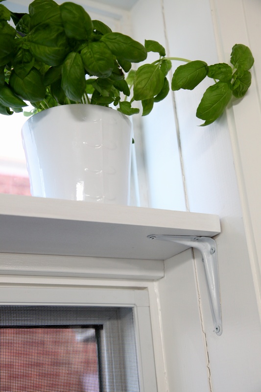 8FOOTSIX Kitchen window shelf DIY
