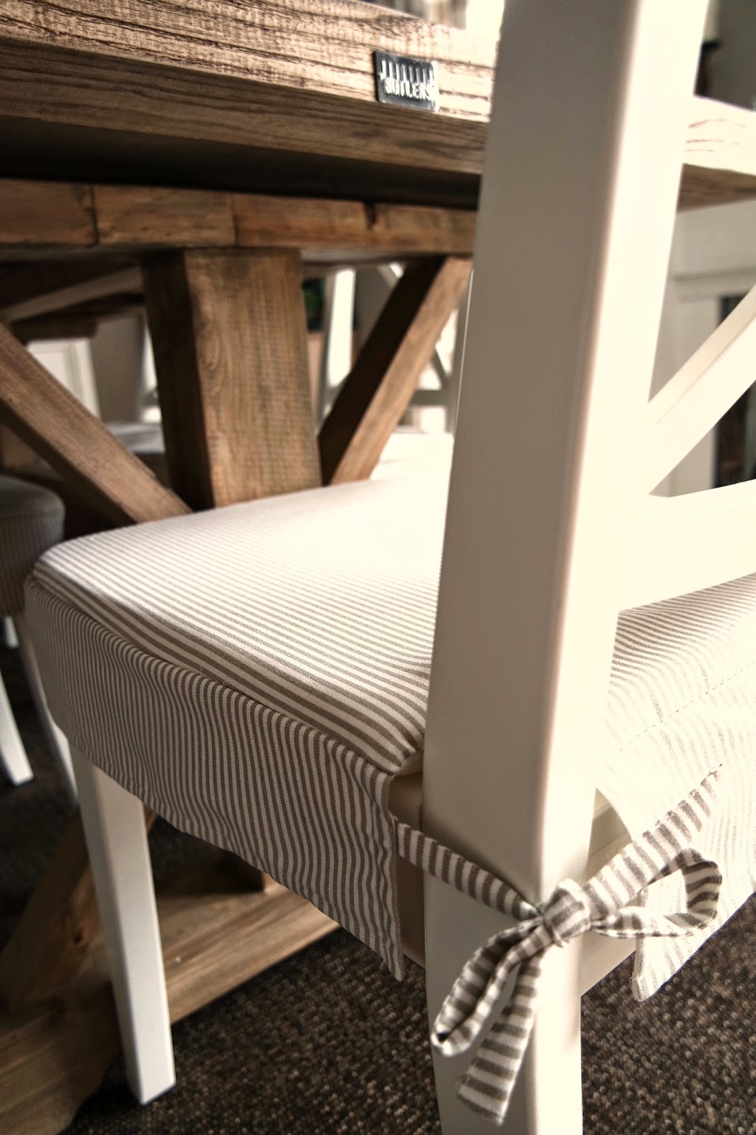 Kleines gelbes Haus: Neues aus dem Esszimmer: Farmhouse Tisch und