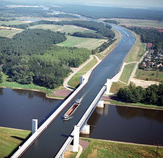 [Image: magdeburg-water-bridge6%255B13%255D.jpg]