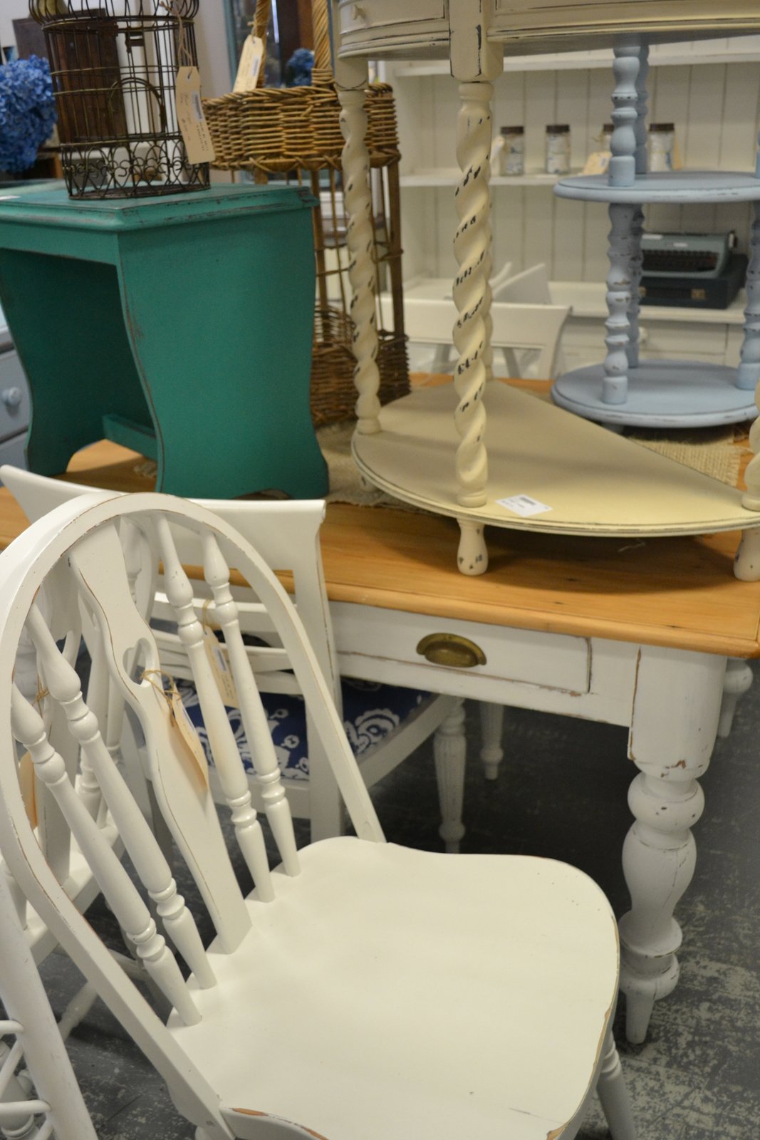 Chalk Paint(tm) Available Today In store and OnLine Paint Me White