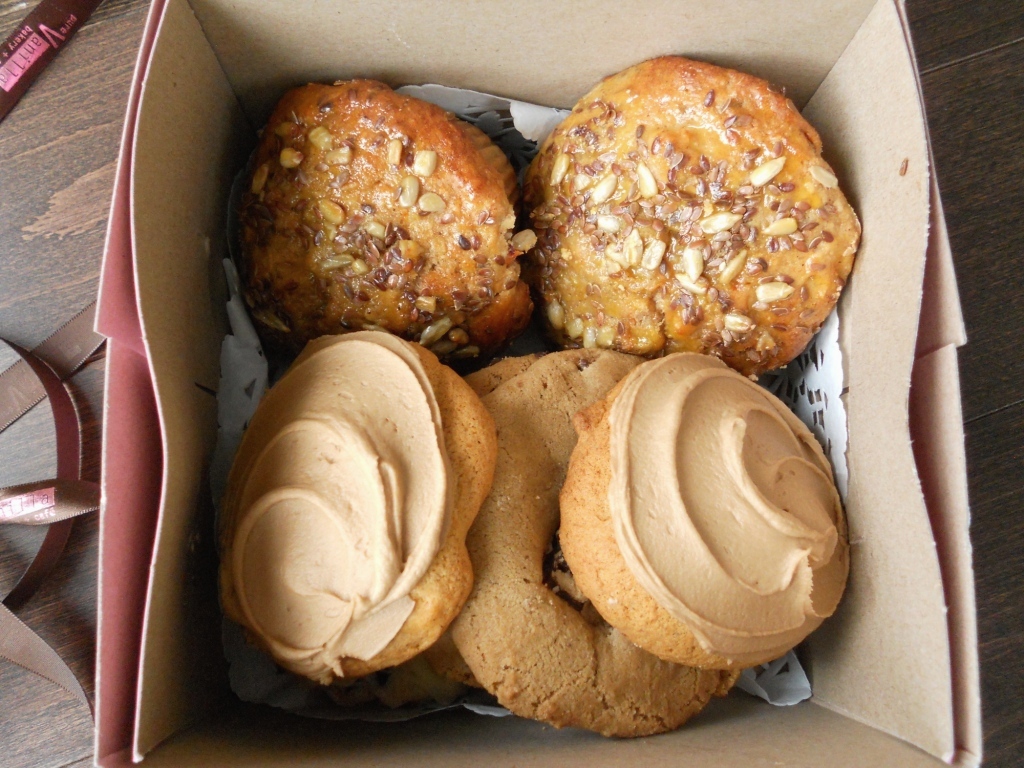 Snacking Squirrel Pure Vanilla Bakery