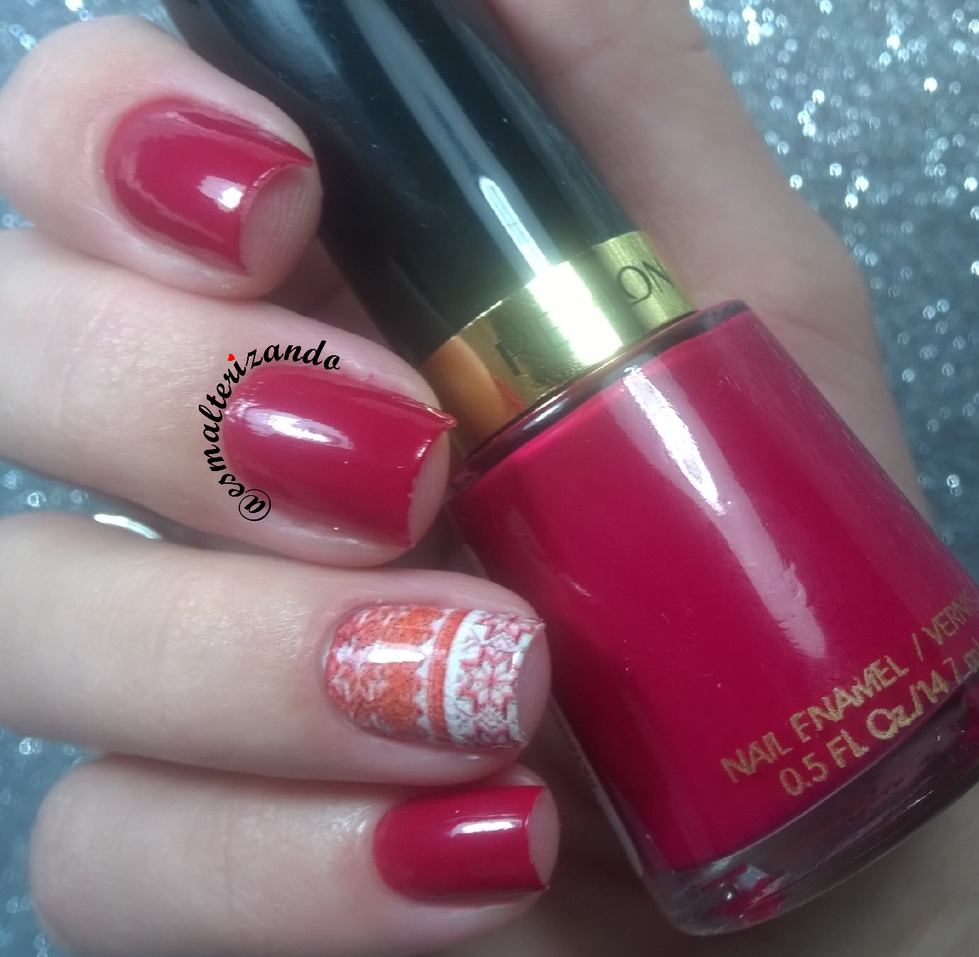 Esmalterizando com Cherries in the Snow da Revlon e películas da Eu não me aguento