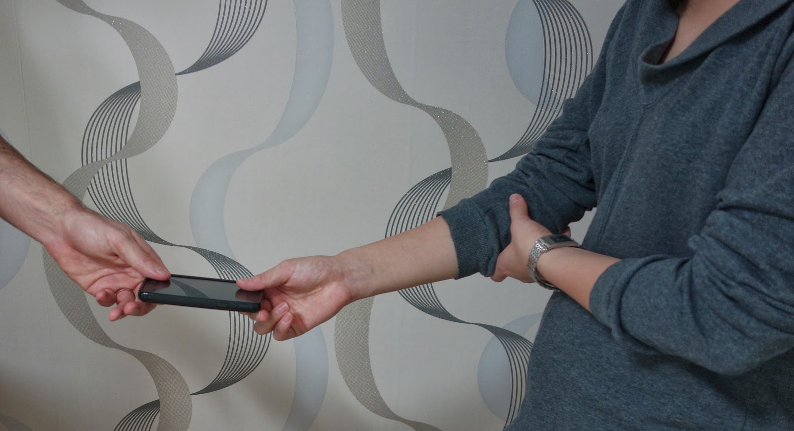 G'Day Korea Hand Gestures and Using Two Hands in Korea