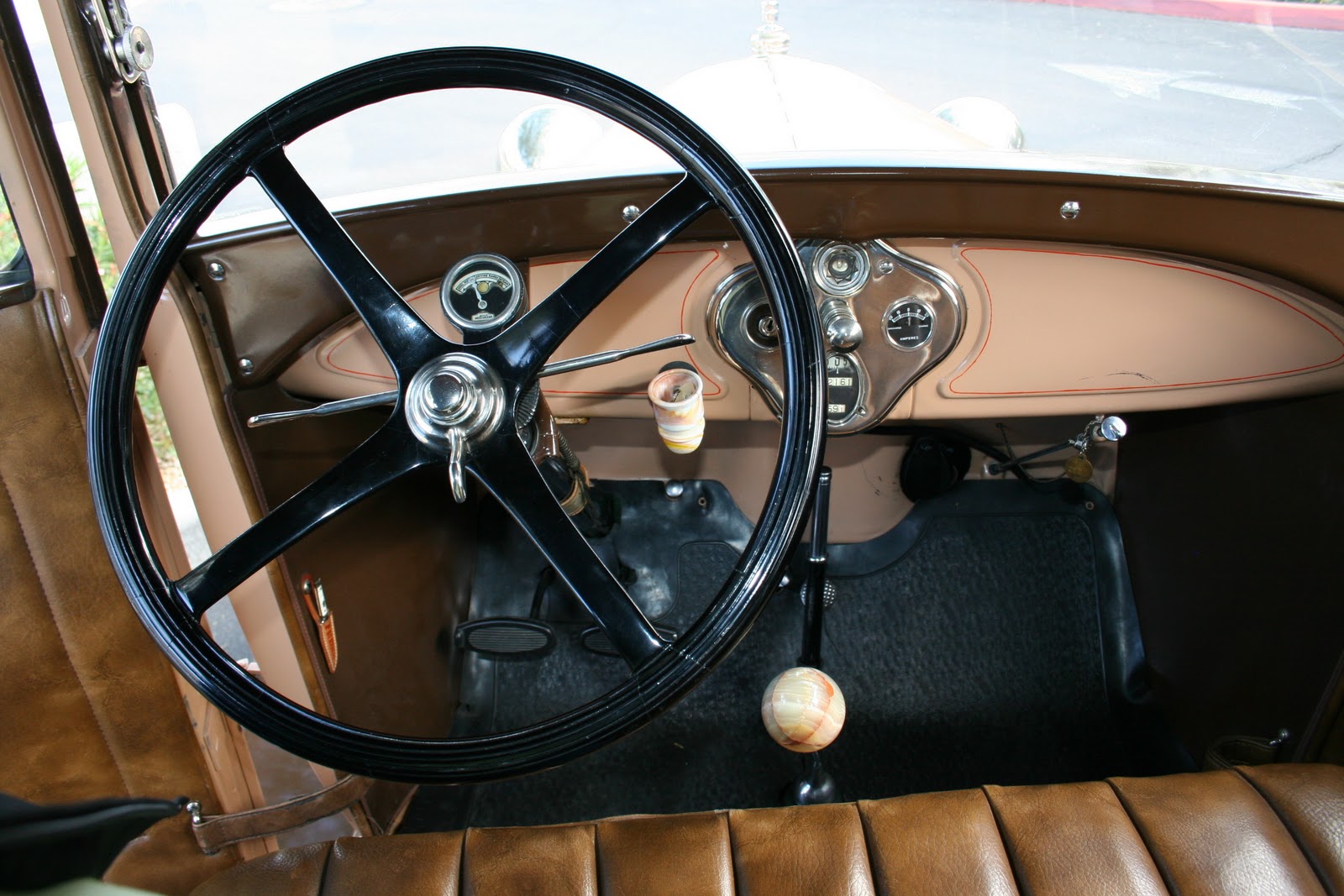 1929_Ford_Model_A_wheel+and+interior.jpg