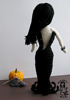 crochet morticia, crochet addams family, halloween crochet, magic with hook and needles, vendula maderska design, crochet doll