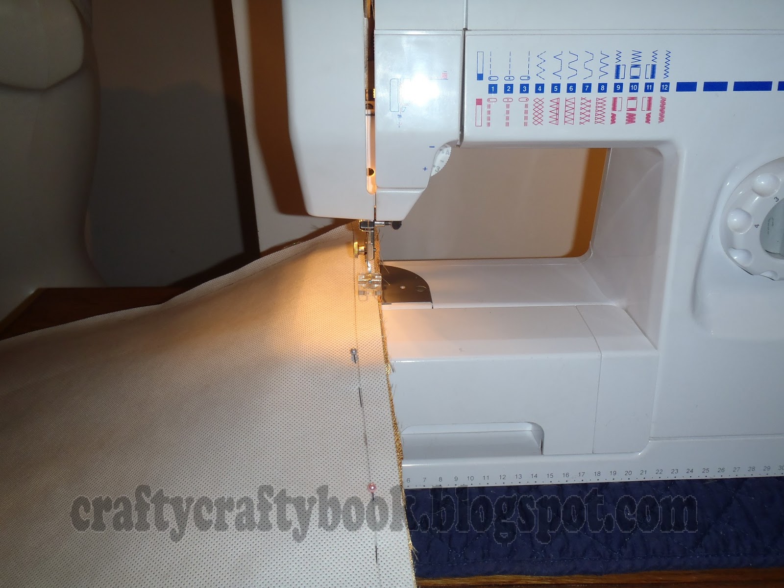 Crafty Crafty Book Photo tutorial Sewing machine cover