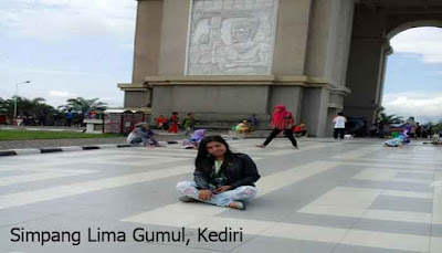 10 Destinasi Wisata Kediri Paling Menakjubkan Simpang Lima Gumul, Kediri