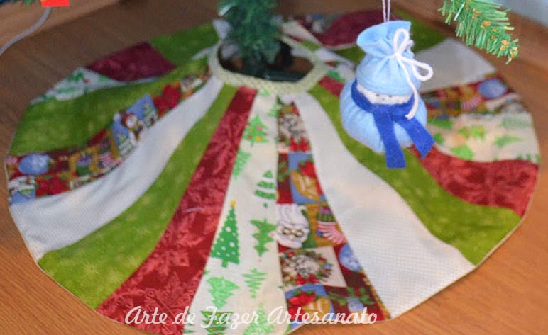 Saia para árvore de natal pronta com o viés ali no meio Saia para árvore de natal pronta com o viés ali no meio