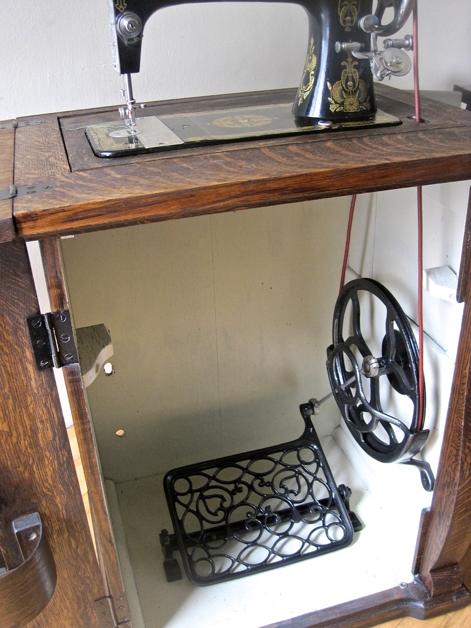 The Project Lady Franklin Treadle Sewing Machine Makeover