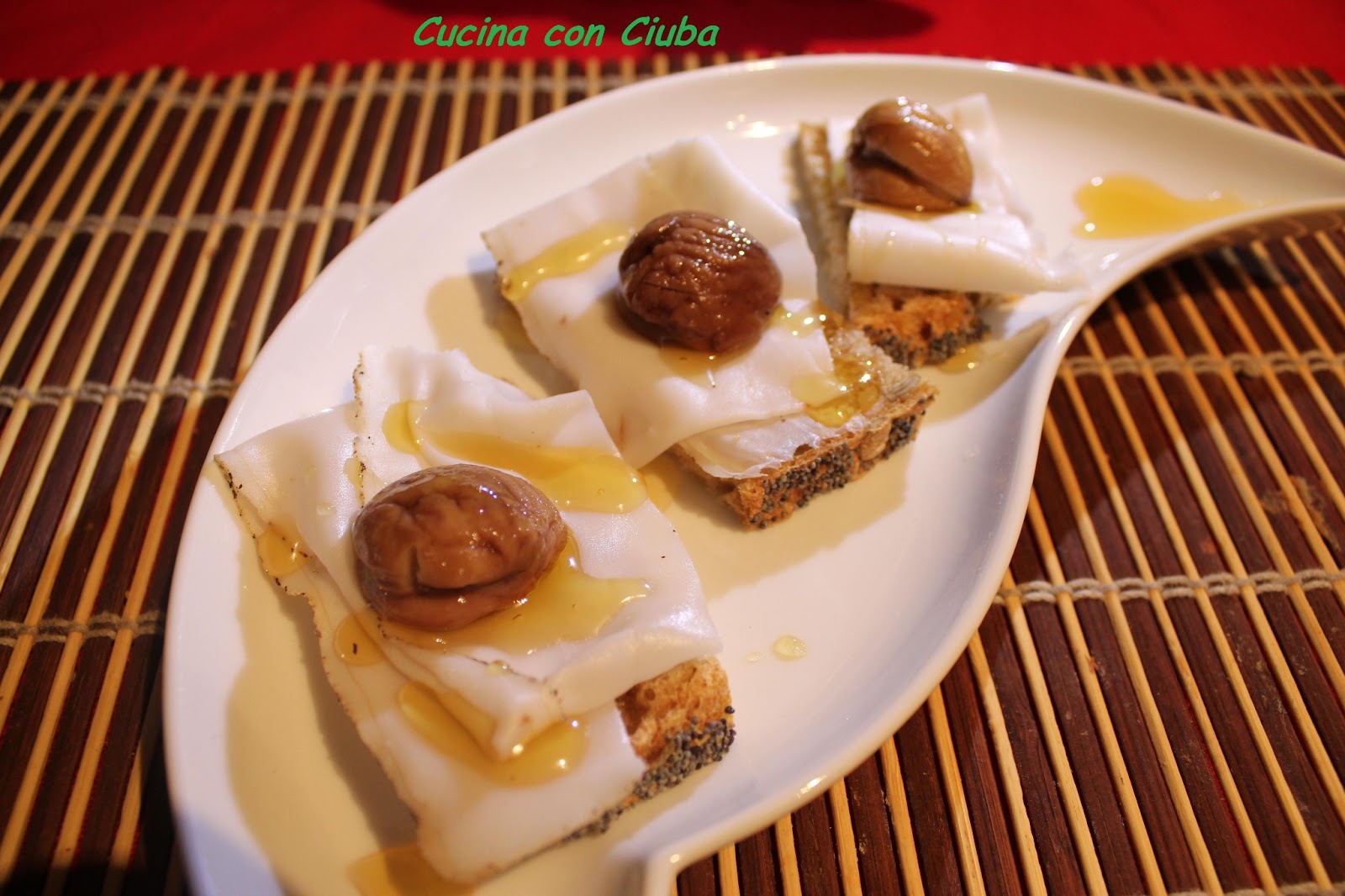 Cucina con Ciuba Crostini con lardo e castagna