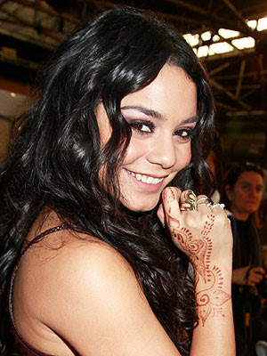 2012 UK Vanessa hudgens henna tattoo design New