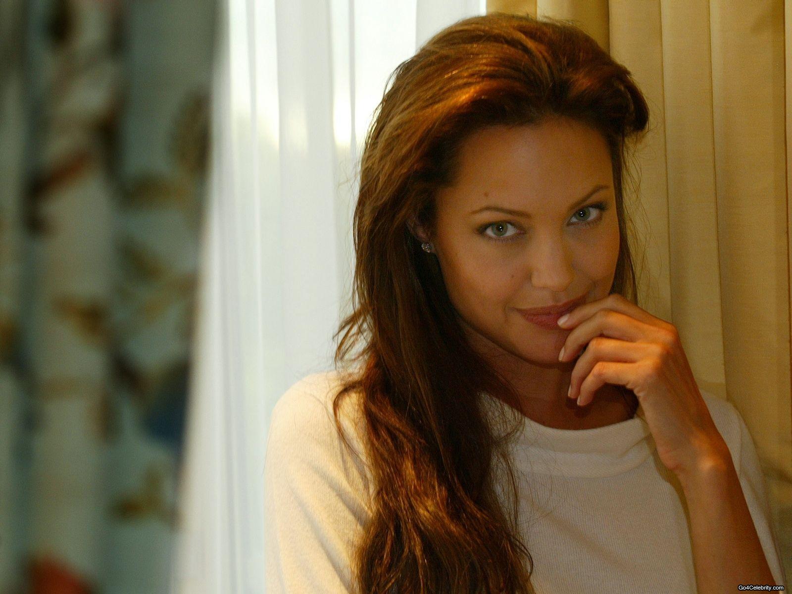 http://1.bp.blogspot.com/-GcxY8avATkI/UBTkgfDtAII/AAAAAAAAMa8/ufOeif-10p8/s1600/Angelina-Jolie-166.jpg