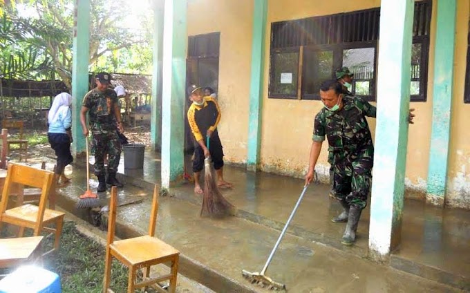 Bersih-bersih Sekolahan Pasca Banjir