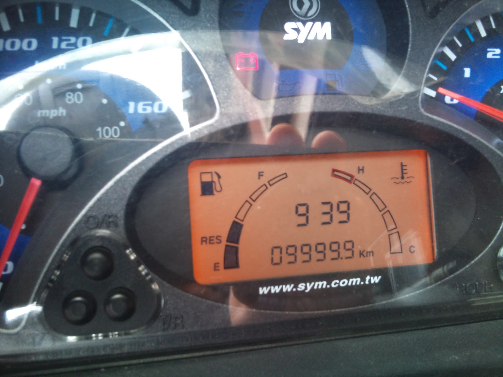 9999,9 kms and still rolling fine :)